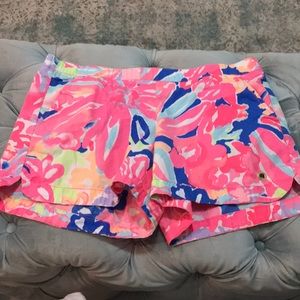 Lilly Pulitzer Ocean View Short Size Med with tag